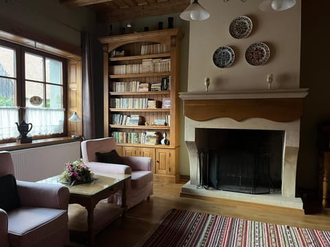 Seating area, flat iron