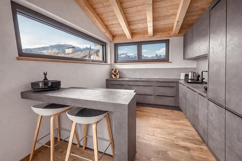 Coffee/tea facilities, Kitchen or kitchenette