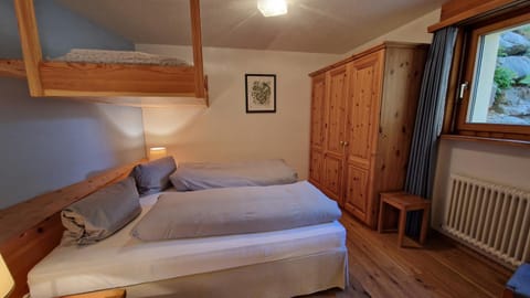 Chesa Bellaval, Haus la Vuolp 2,5-Zimmerwohnung Apartment in Saint Moritz