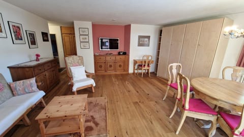 Chesa Bellaval, Haus la Vuolp 2,5-Zimmerwohnung Apartment in Saint Moritz