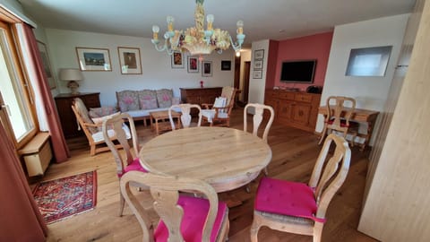 Chesa Bellaval, Haus la Vuolp 2,5-Zimmerwohnung Apartment in Saint Moritz