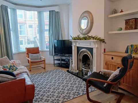 Communal lounge/ TV room, TV and multimedia, Living room