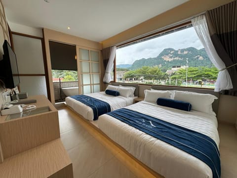 Bedroom, Mountain view