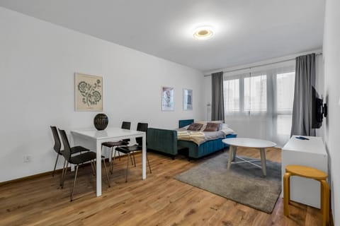Bed, Living room, Photo of the whole room, Seating area, Dining area, Bedroom, hair dresser