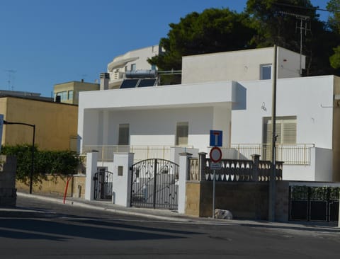 Facade/entrance, Facade/entrance