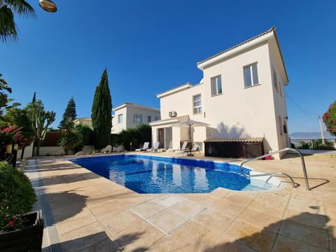 Property building, Day, Garden, Garden view, Pool view, Swimming pool, sunbed