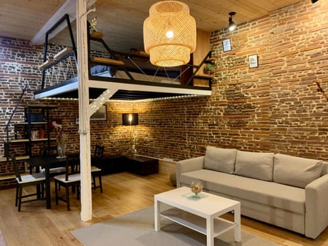 Bed, TV and multimedia, Living room, Seating area
