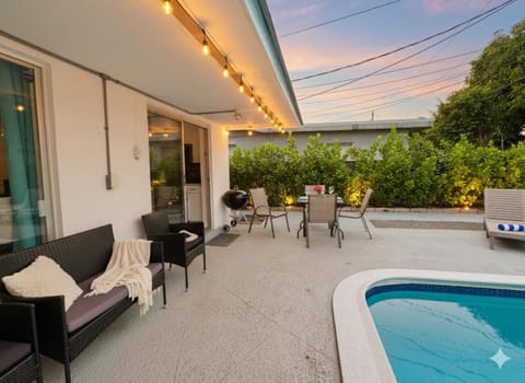 Private Pool Villa Tropical Retreat Near Beach House in Fort Lauderdale