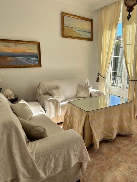 Living room, Photo of the whole room, Seating area