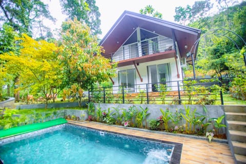 Property building, Garden, Pool view, Swimming pool