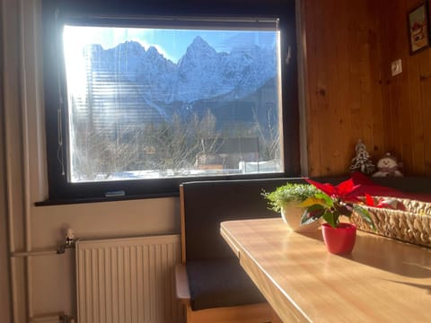 Natural landscape, Kitchen or kitchenette, Dining area, Mountain view
