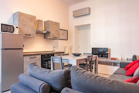 TV and multimedia, Kitchen or kitchenette, Living room, air conditioner