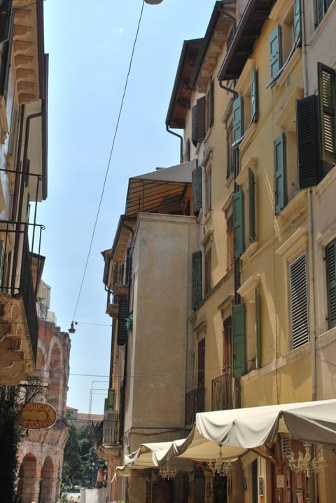 Day, Neighbourhood