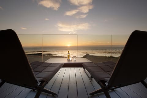 Patio, BBQ facilities, Balcony/Terrace, Balcony/Terrace, Beach, Beach, Sunset