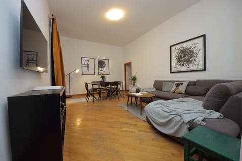 Bed, Living room, Seating area