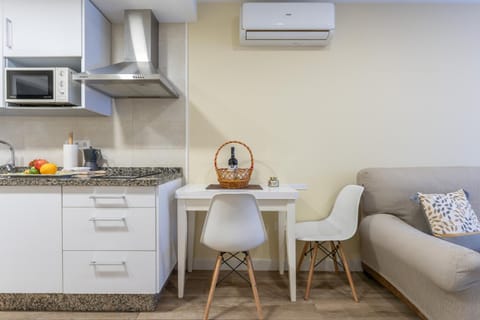 Kitchen or kitchenette, Dining area, microwave, stove, air conditioner