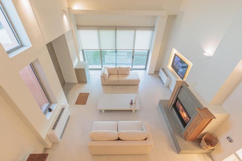 Communal lounge/ TV room, TV and multimedia, Living room, Seating area, Evening entertainment