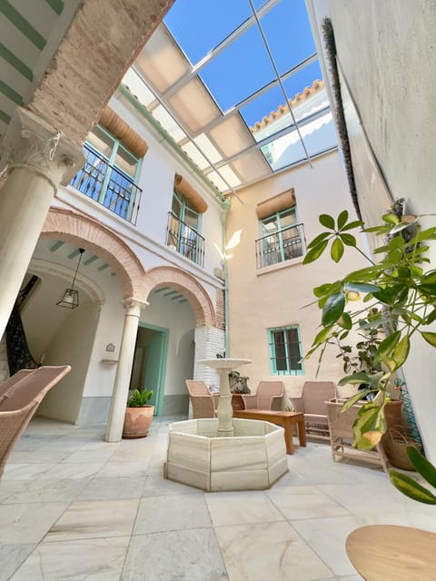 Property building, Patio, Day, Balcony/Terrace, Seating area