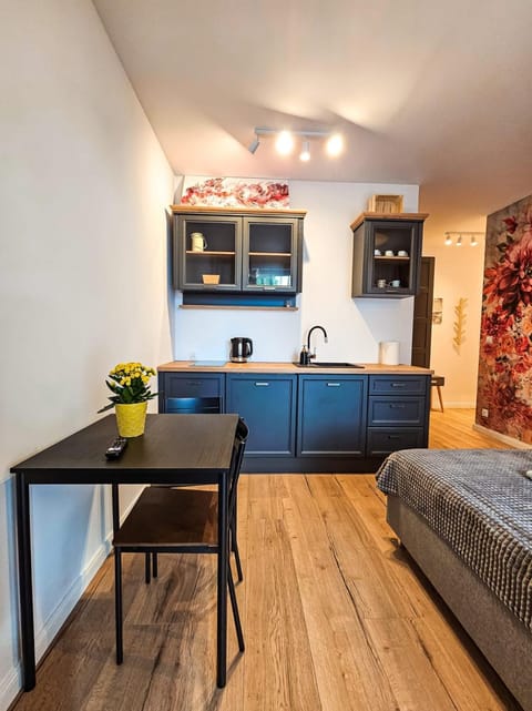 Kitchen or kitchenette, Living room, Dining area, minibar, pet friendly