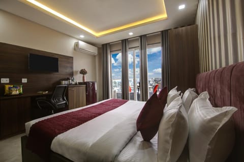 Communal lounge/ TV room, Bed, Photo of the whole room, Seating area, Bedroom, hair dresser