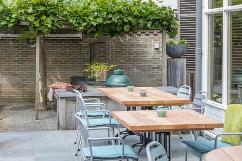 Property building, Garden, Balcony/Terrace, Garden view