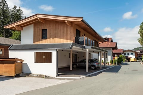 Property building, Day, Neighbourhood, Parking