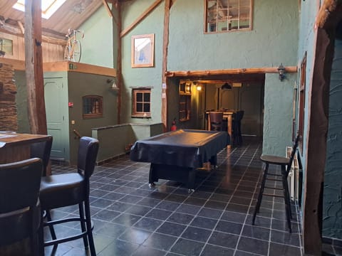 Billiard, Lounge or bar