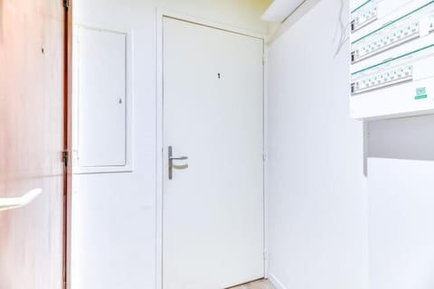 Studio parking gratuit, wifi - fibre, confort éclairé Apartment in Grenoble