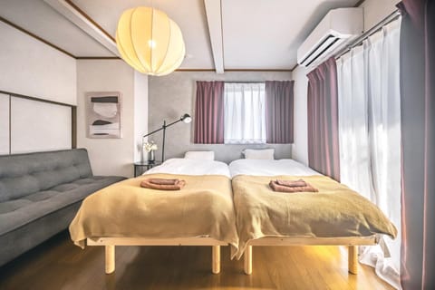 Bedroom, towels, air conditioner
