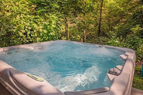 Tiny Cabin Village Private Hot Tub Lynda Cabin Cabin in Chattanooga