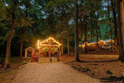 Peggers Cabin Luxury Rustic Tiny Cabin Spa Cabin in Chattanooga