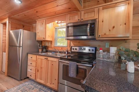 Ryon Tiny Home Cabin City-side Rustic Retreat Cabin in Chattanooga