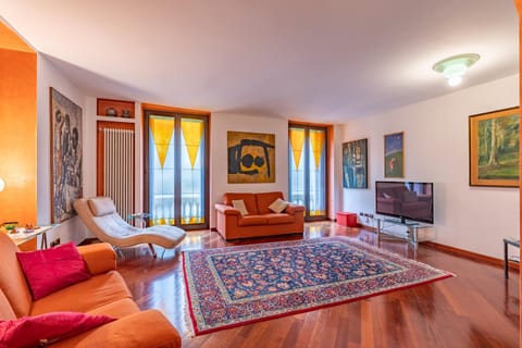 Communal lounge/ TV room, TV and multimedia, Living room