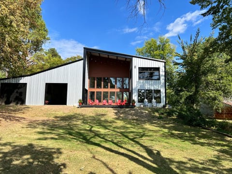 Lakefront-Private Dock-Lakeview-Sleeps 22 plus House in Eufaula