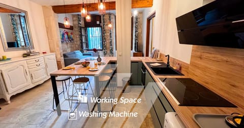 Kitchen or kitchenette, Living room, Dining area, oven