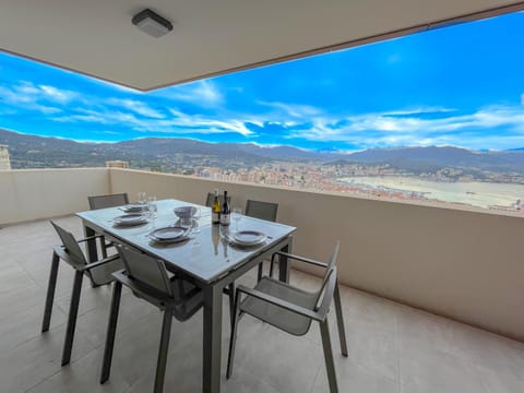 View (from property/room), Balcony/Terrace, Dining area, Mountain view