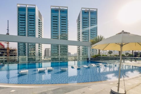 Property building, Swimming pool, Swimming pool