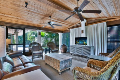 Communal lounge/ TV room, TV and multimedia, Living room, Seating area, Evening entertainment