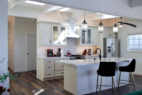 Panoramic Ocean View Cottage and Hideaway Unit #4 and B House in San Clemente