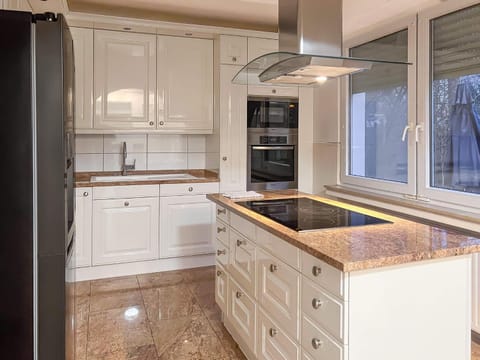 Kitchen or kitchenette, minibar, pet friendly, stove