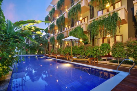 Restaurant/places to eat, Garden, Balcony/Terrace, Balcony/Terrace, Lounge or bar, Pool view, Swimming pool