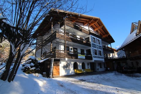 Property building, Facade/entrance, Balcony/Terrace