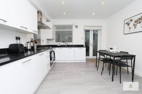 Modern 4-Bedroom 2-Bathroom with Off Road Parking in Great Sankey by Amazing Spaces Relocations Ltd House in Warrington