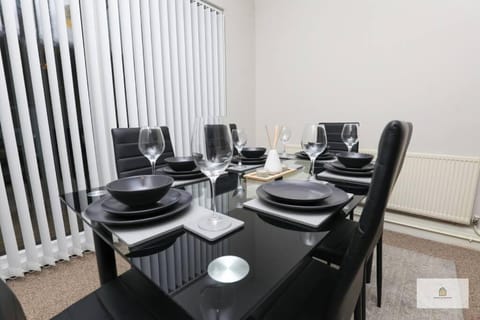 Modern 4-Bedroom 2-Bathroom with Off Road Parking in Great Sankey by Amazing Spaces Relocations Ltd House in Warrington