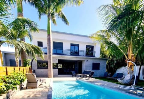 Property building, Patio, Spring, Day, Garden, Garden view, Pool view, Swimming pool, sunbed