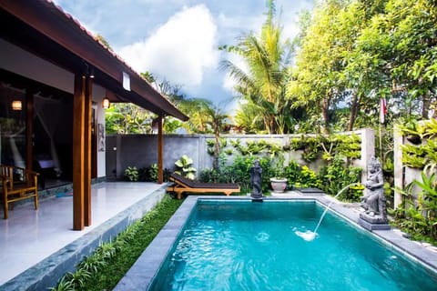 Patio, Day, Garden, Garden, Garden view, Pool view, Swimming pool, Swimming pool, sunbed