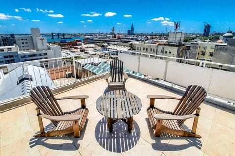 View (from property/room), Balcony/Terrace, Seating area, City view, Sea view