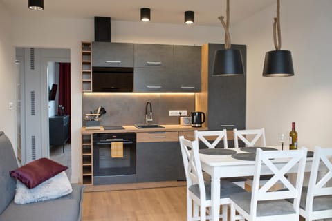 Kitchen or kitchenette, Living room, Seating area, Dining area