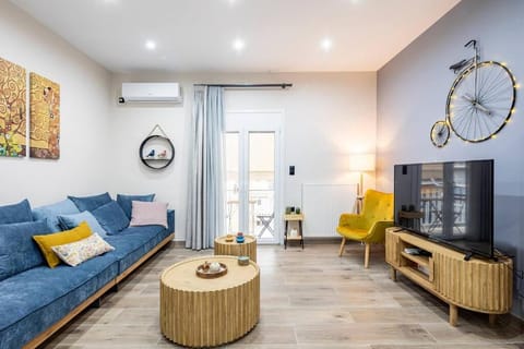 TV and multimedia, Living room, Seating area, air conditioner