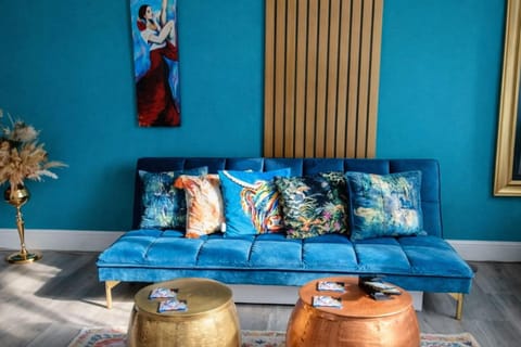 Bed, Living room, Decorative detail